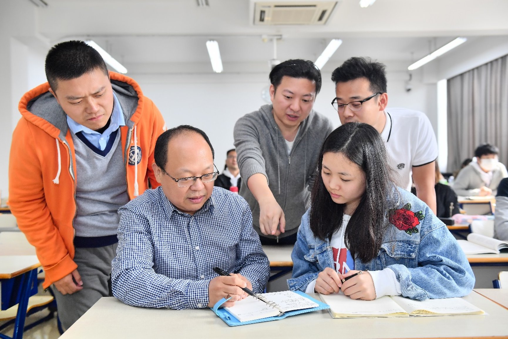 D:\课题申报研究与评奖\北京市教学名师\北京市教学名师\崔学刚申报材料\崔学刚-最终申报材料\崔学刚-最终申报材料\98858vip威尼斯下载-崔学刚-照片2.jpg